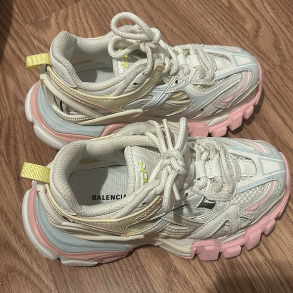 Kids Balenciaga (Lilgirl) worn 3times in condition doesn’t come with box or bag